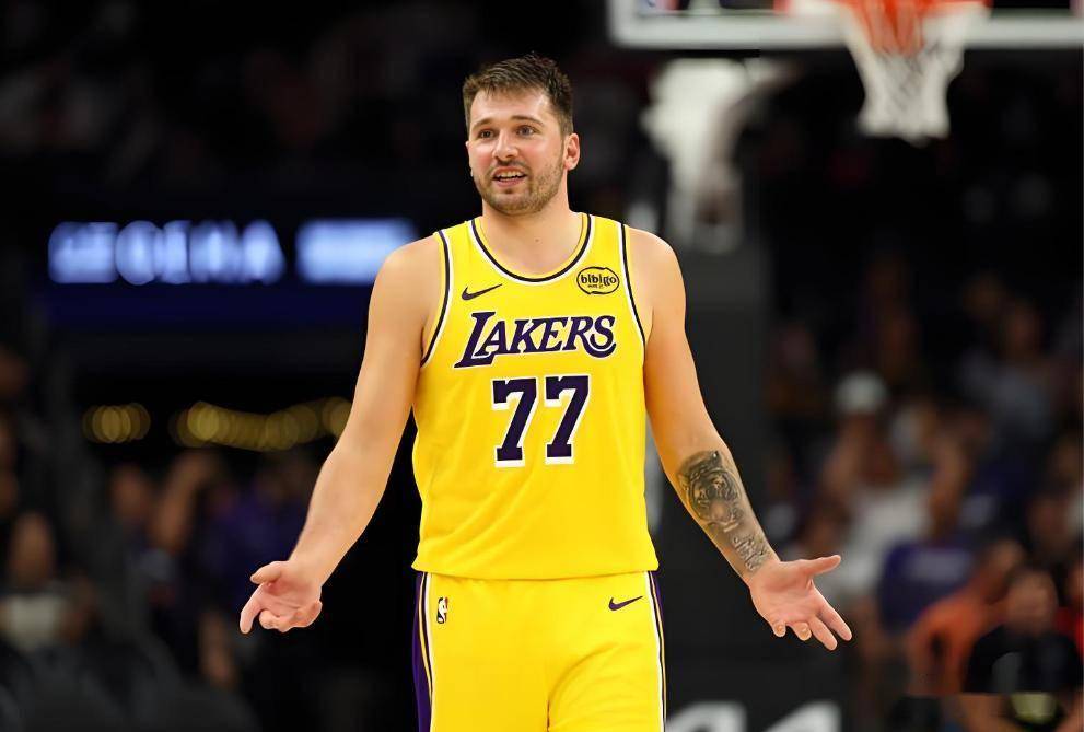 九游娱乐-包含穆古鲁扎巅峰对决，东契奇与90激战SKT分钟，突破纪录胜负难料！的词条